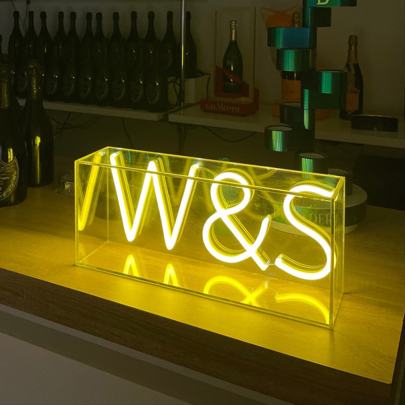 Achat enseigne néon pas cher RGB avec coffrage Plexiglas