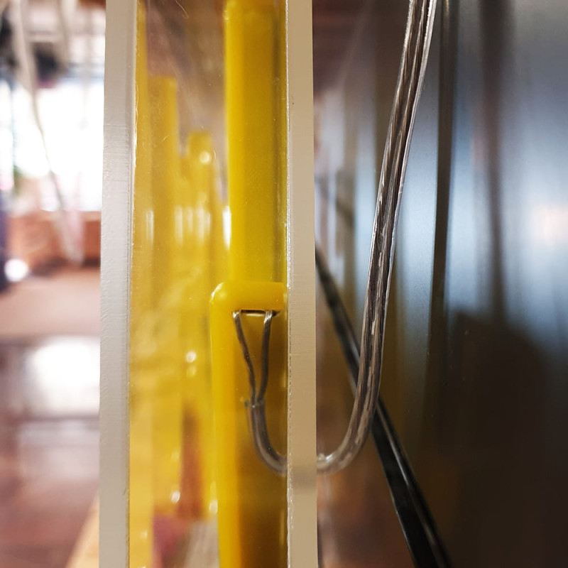 Câble électrique transparent pour l'enseigne BOX Plexiglas